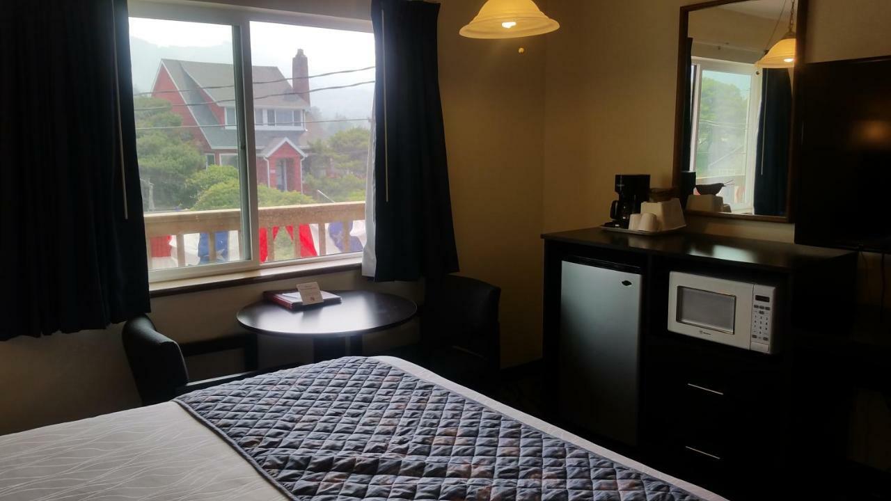 Tradewinds Motel ロックアウェイ・ビーチ エクステリア 写真