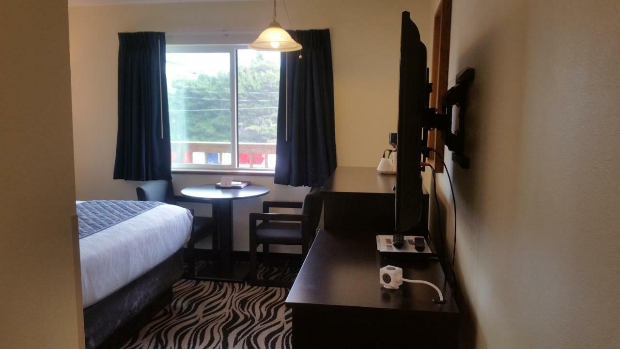 Tradewinds Motel ロックアウェイ・ビーチ エクステリア 写真