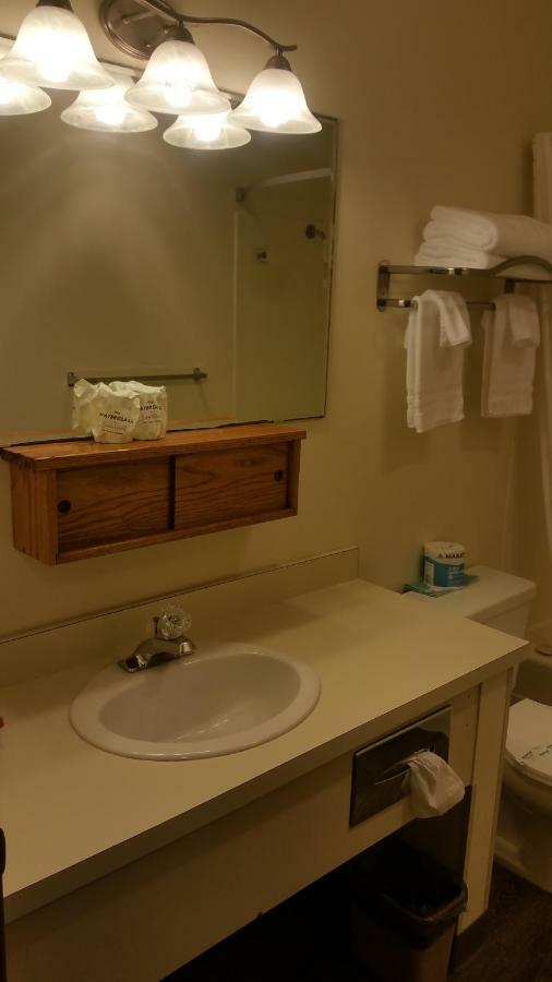 Tradewinds Motel ロックアウェイ・ビーチ エクステリア 写真